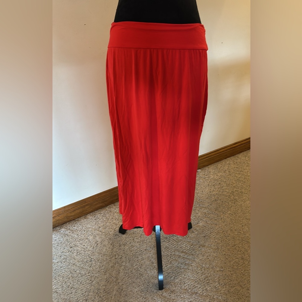 Nuggles t skirt size large bright red
